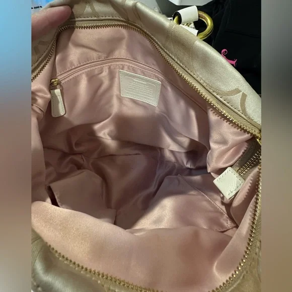 Coach Bucket Style Signature logo with Heart Accents - Picture 8 of 15